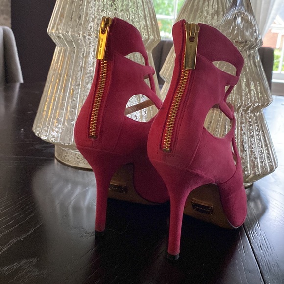 Michael Kors, suede 4 in sandals, all-season - Picture 2 of 4